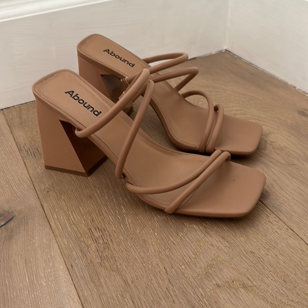Tan Strappy Chunky Square Heels Size 8